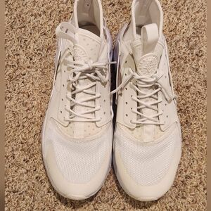 White Nike Huarache Size 11